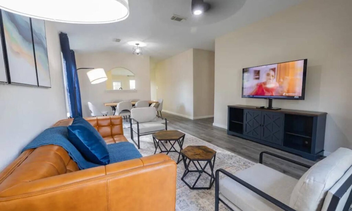 Northeast Houston House | 4BR | King Bed | World Cup Ready | 15 min to IAH