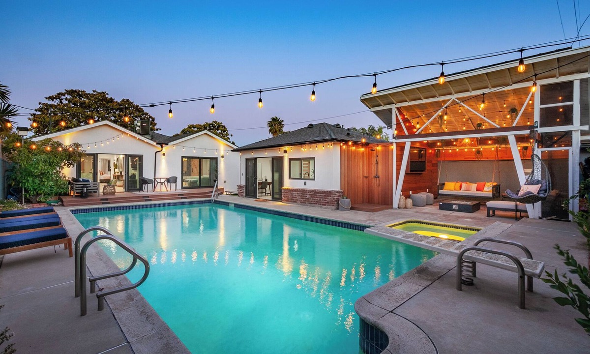 Westchester House | 4BR retreat with private pool & Spa minutes from Sofi, LAX and beaches.