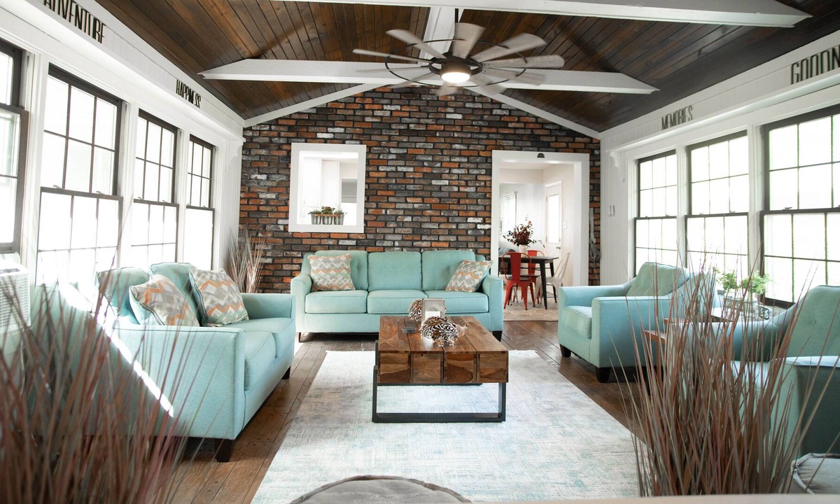Speedway House | “4th Turn” Walking distance to IMS! Minutes from downtown. Great location!!!!