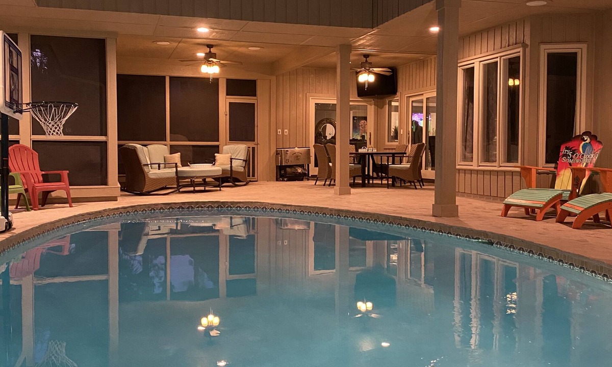 Bald Eagle West House | 5 Bed Sea Pines- Sleeps 17- Steps to Beach Access - Screened Pool, EV Charger