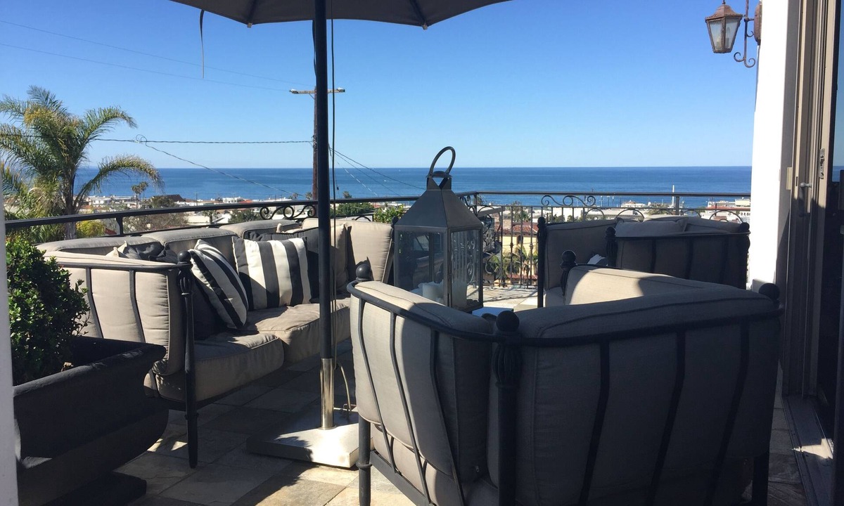 The Strand House | 5-bedroom house with panoramic ocean views, 1 block to downtown Manhattan Beach