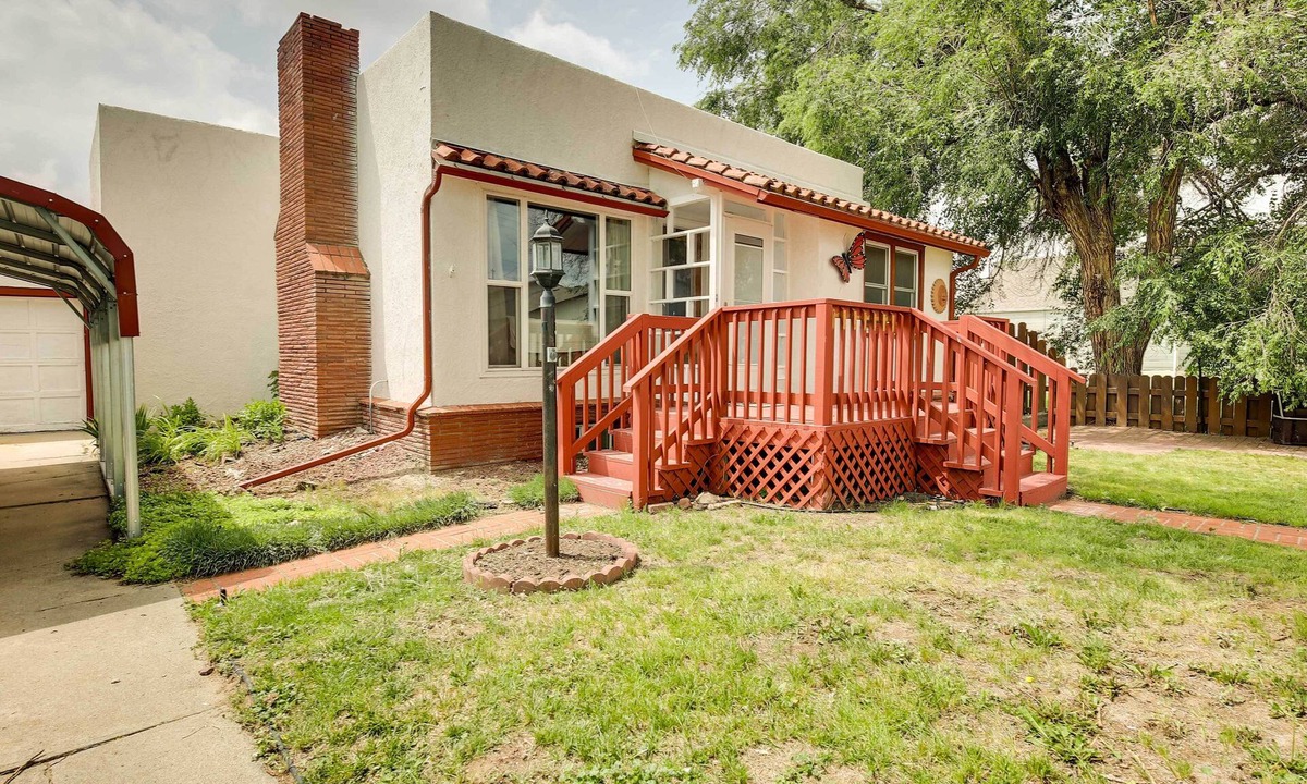 Torrington House | 5 bedroom Torrington home,sleep 8, 2 fireplaces, Torrrington, WY retreat
