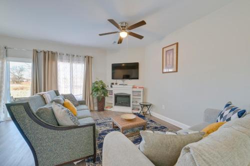 Harrisburg House | 5 Mi to Charlotte Motor Speedway: Cozy Townhome