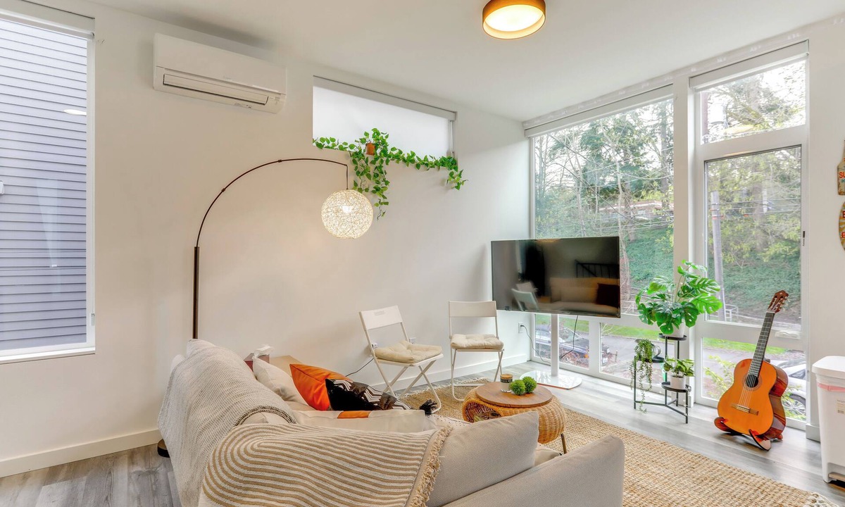 North Queen Anne House | 5 Mi to Dtwn: Pet-Friendly Townhome in Seattle!