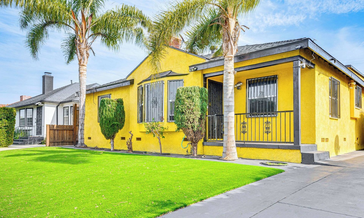 Crenshaw Apartment | 5 Mi to SoFi Stadium: Apt w/Shared Patio!