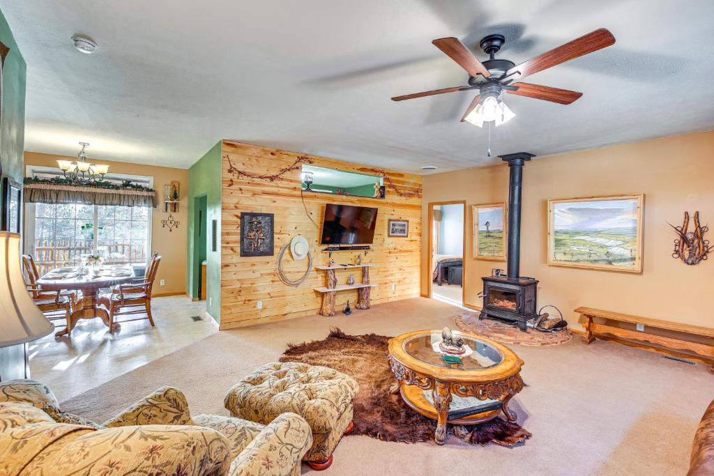 Hot Springs House | 5 Mi to Town Mtn-View Gem with Deck in Hot Springs