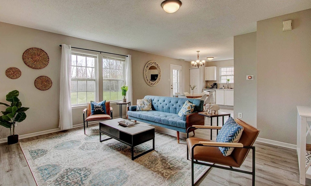 Noblesville House | 5 Mins to Ruoff! Dog Friendly! Large back yard!