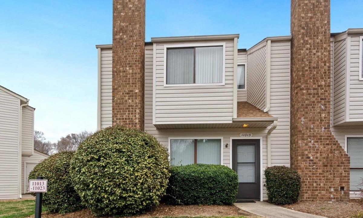 McAlpine House | 5 minutes to the Ballantyne area townhome