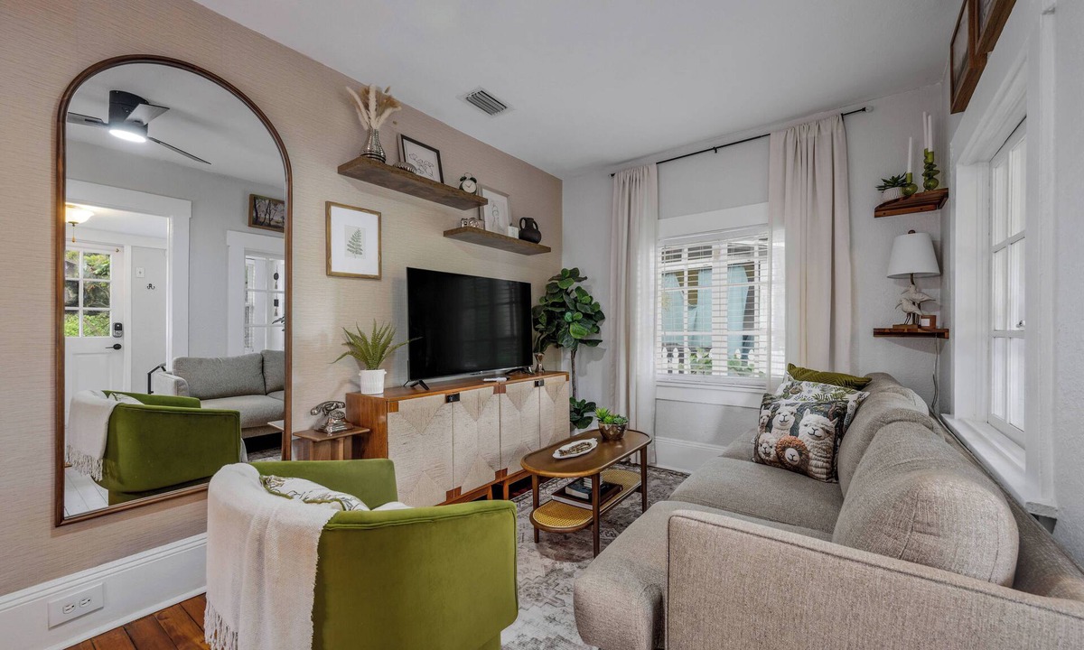 Lake Davis - Greenwood House | 505 Downtown Orlando Extended Stay | Cozy 1BR Home