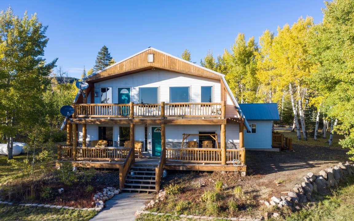 Island Park Cabin | 514 m² Cabin ∙ 6 bedrooms ∙ 15 guests