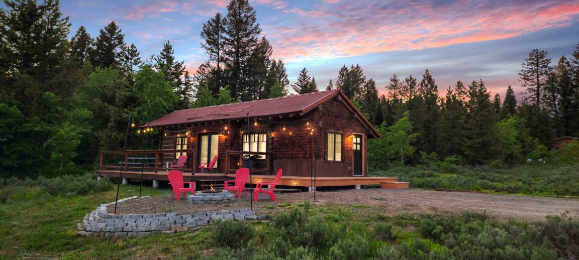 Island Park Cabin | 54 m² Cabin ∙ 2 bedrooms ∙ 4 guests