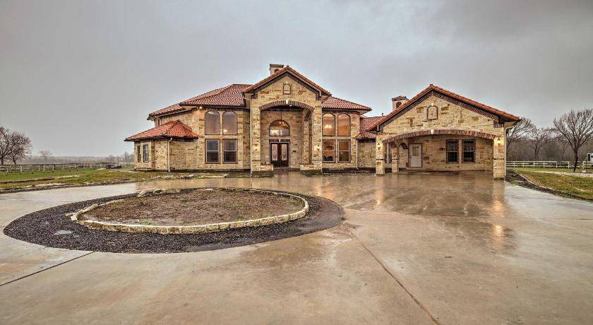 Iowa Colony House | 589 m² House ∙ 8 bedrooms ∙ 19 guests