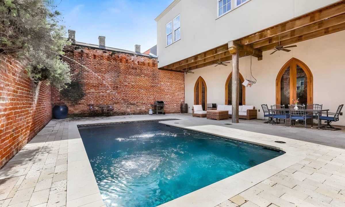 Central Business District House | 5BR/7Bed Urban Oasis - Walk Everywhere!