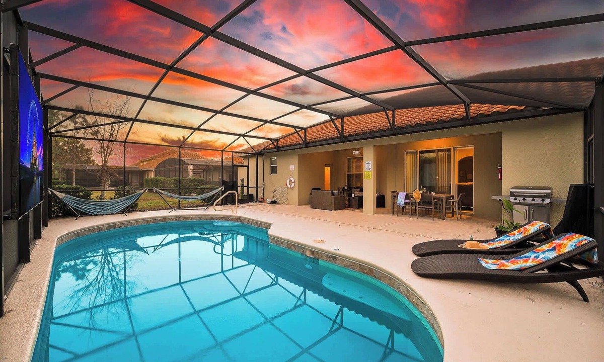 Loughman House | 5BR stay w/private pool & resort access