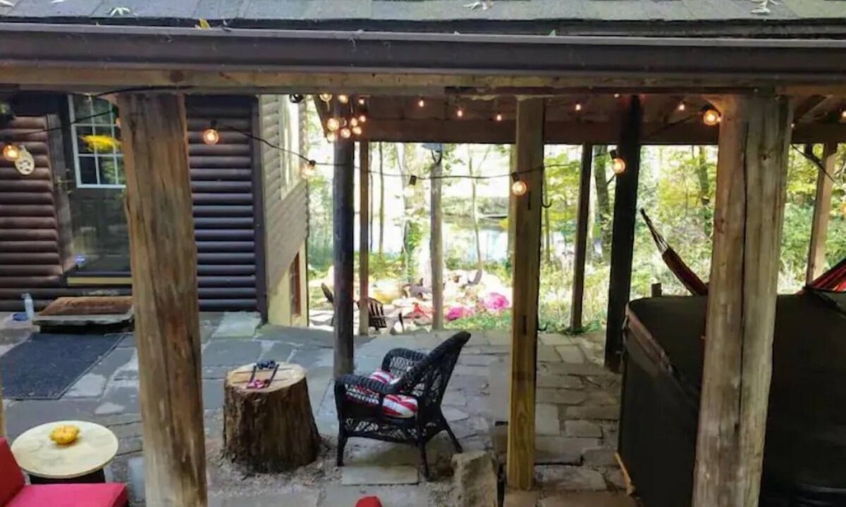 Bellville Apartment | 6-bedroom cabin just 2 miles from Mohican River