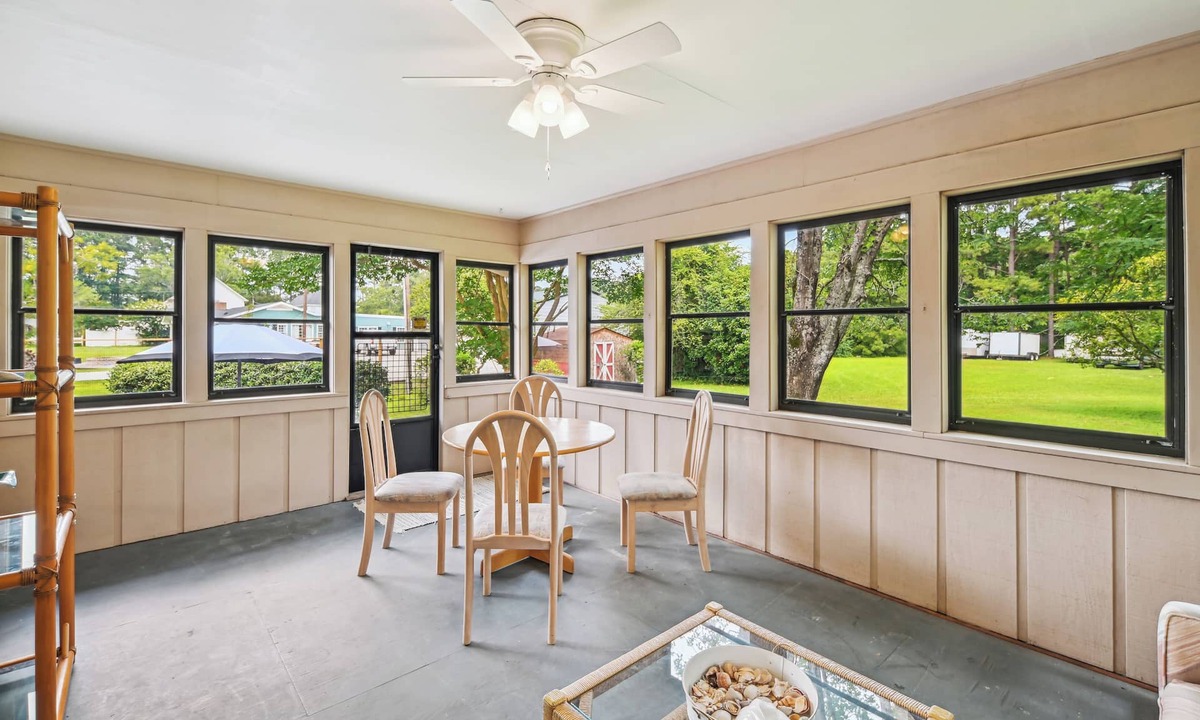Myrtle Beach Cottage | 6 Mi to Beach: Myrtle Beach Escape w/Sunroom!