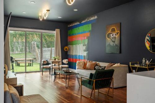 MLK House | 6BR East Austin Complex - Sleeps 20 - Pet Friendly