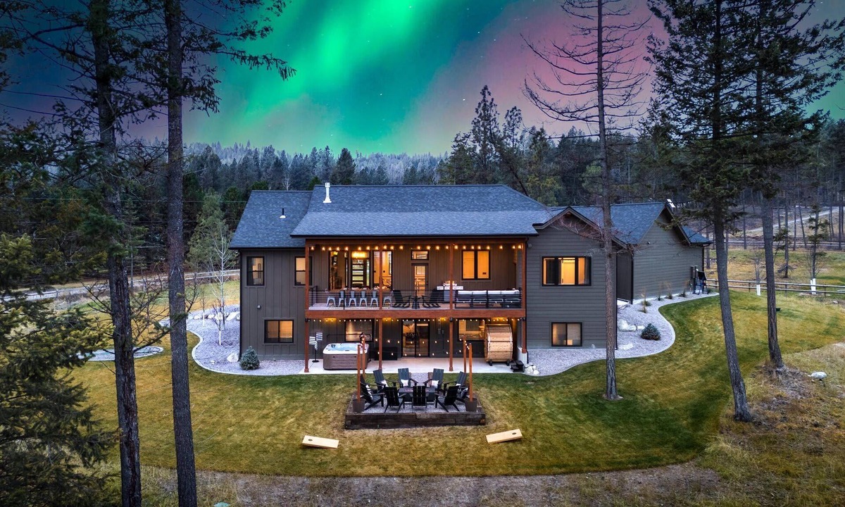 Lakeside House | 6BR Lakeside Luxury | Close to Skiing | Sauna&Spa