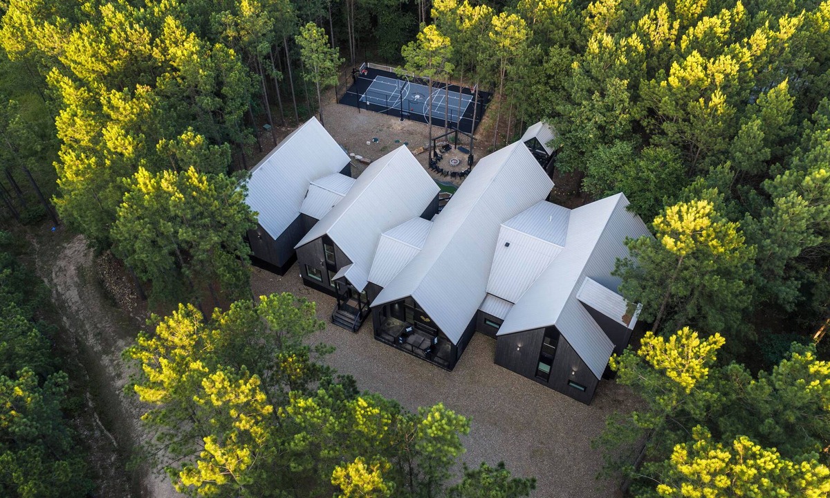 Hochatown Cabin | 7 Bedroom, Sleeps 23, Pickleball, Hot tub