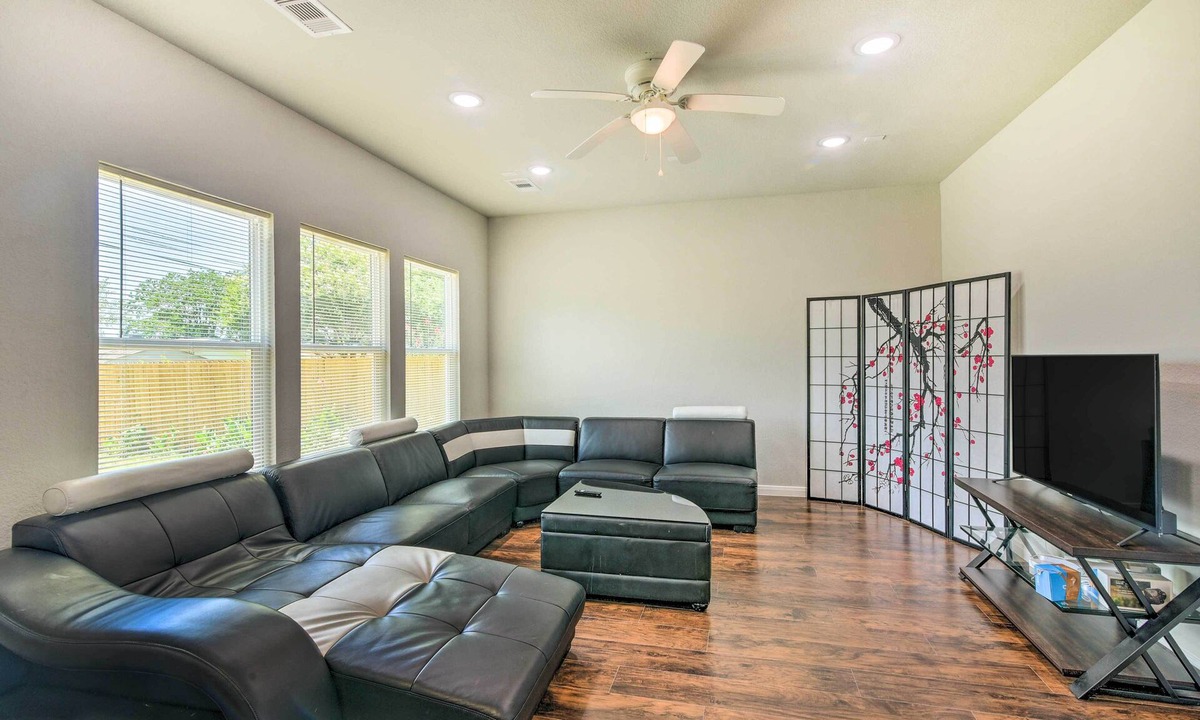 Texas City House | 7 Mi to Gulf: Family Home w/Yard in Texas City