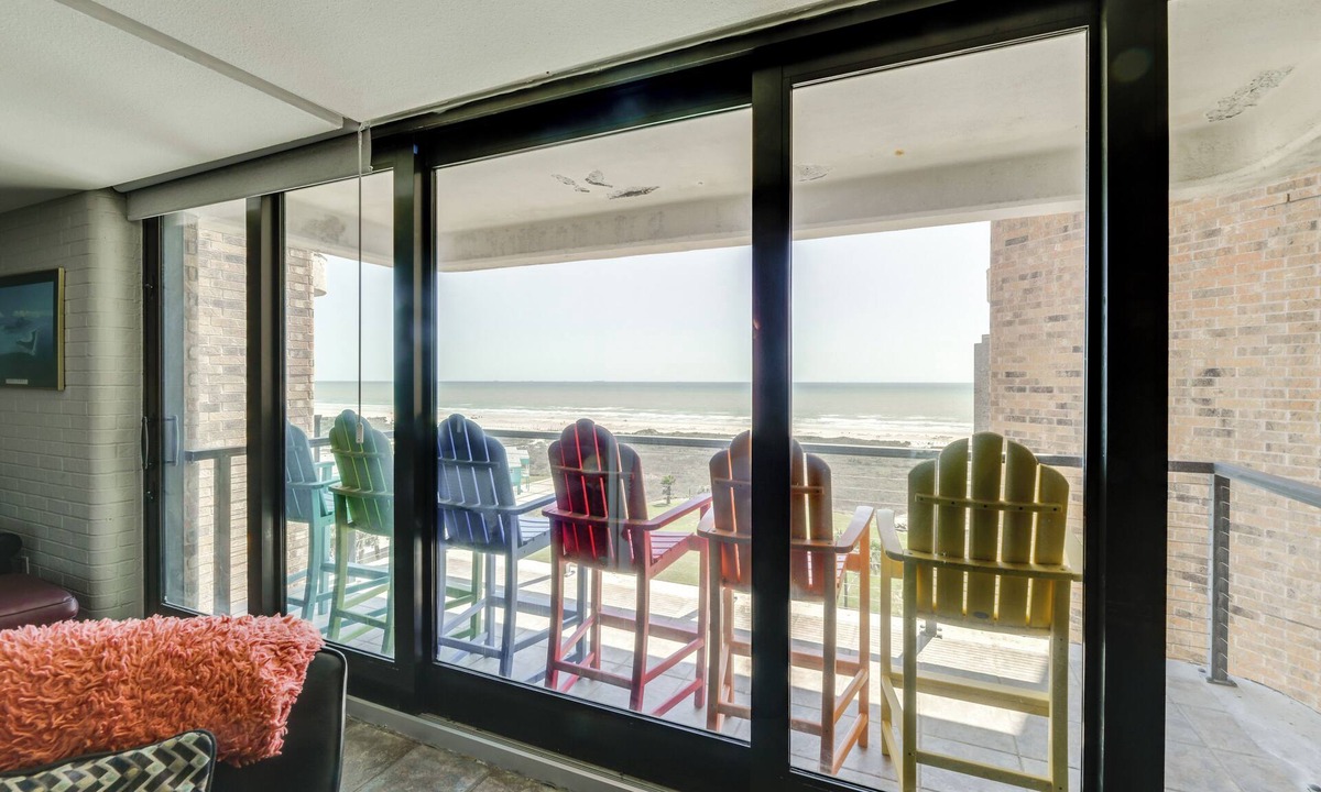 Port Aransas Apartment | 7th-floor Oceanfront Unit w/Pools in Port Aransas