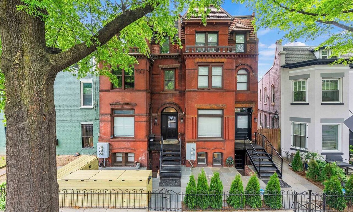 Shaw Apartment | 8BR DC Mansion · Sleeps 28 · Reunions & Retreats