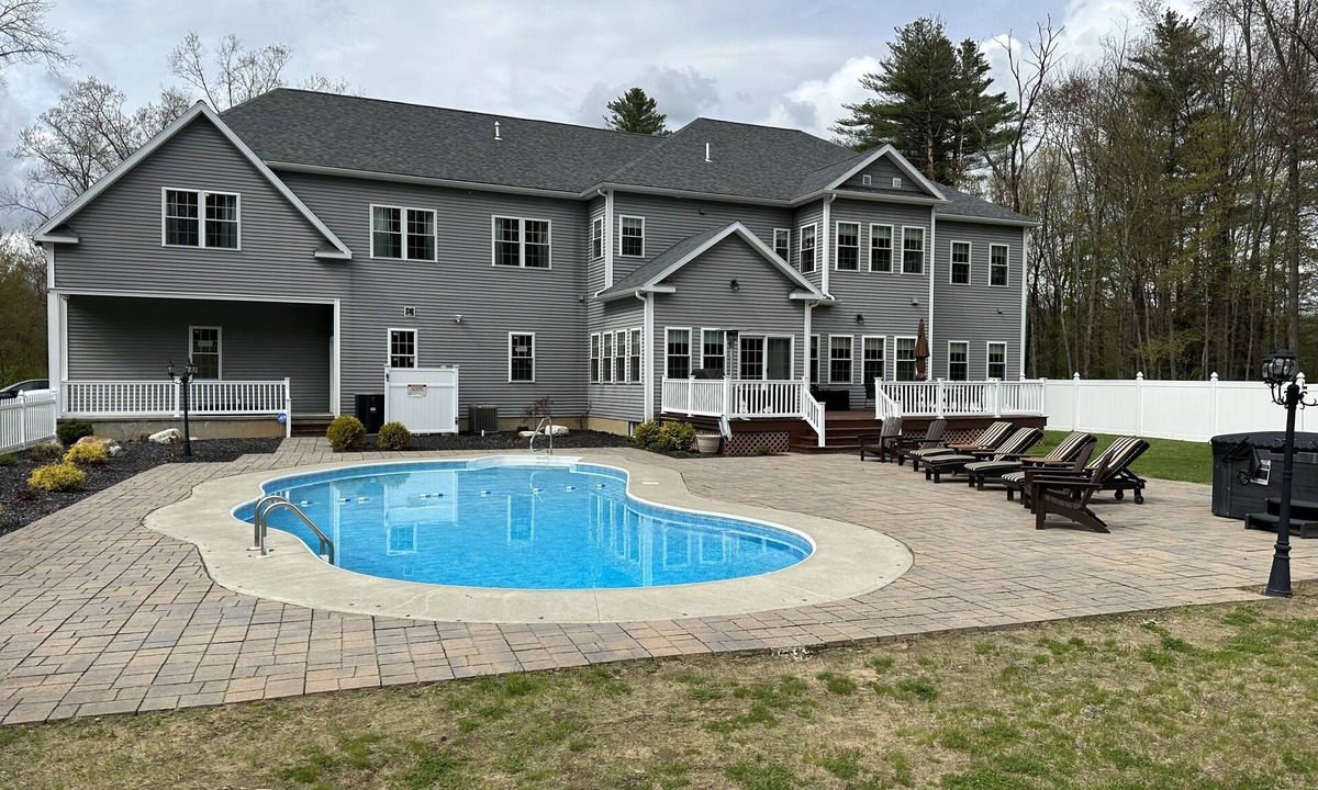 Saratoga Springs House | 9 Bedroom🏡Heated Pool🏊HotTub🛁Firepit🔥BBQ🍗Creek🐠By Ski⛷️Track🏇Town🌇SPAC🎶Lake🏖️Golf⛳️