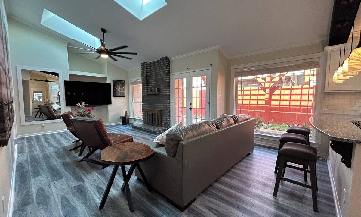 Victoria House | A&C WINDWARD COTTAGE # 1