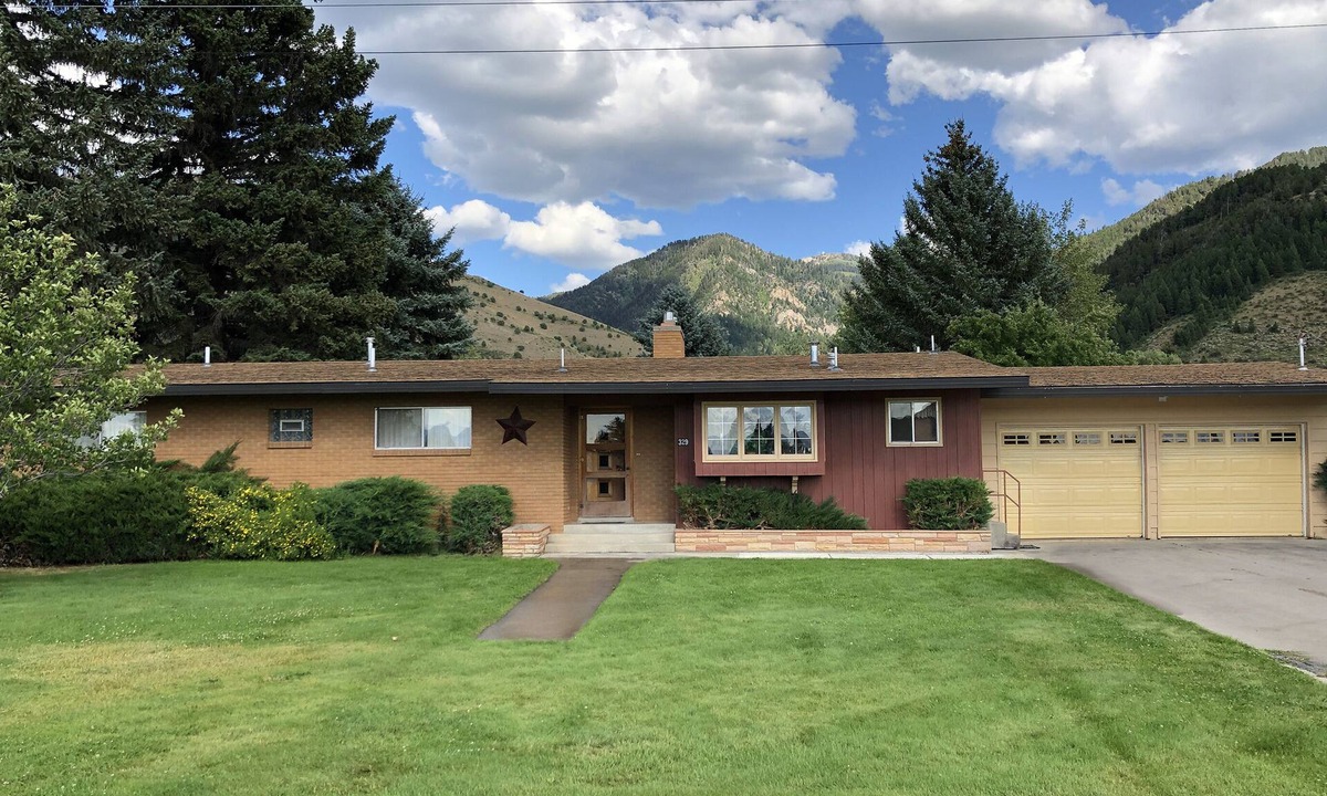 Afton House | A great family property! Not suitable for construction crews.