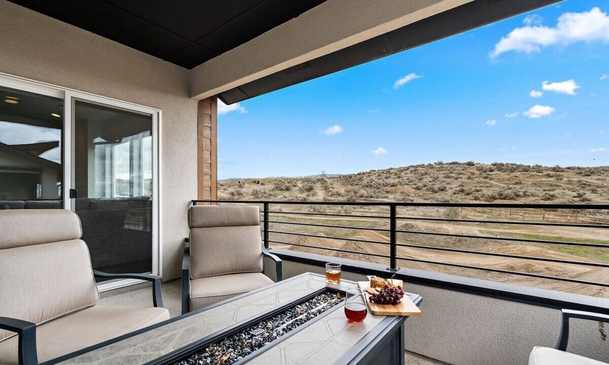 Garden City House | A Lazy Day Getaway along the Eagle Bike Park Hills