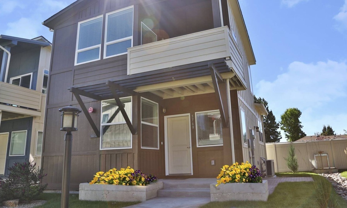 Boise Villa | A park-like setting in this BRAND NEW build near the river