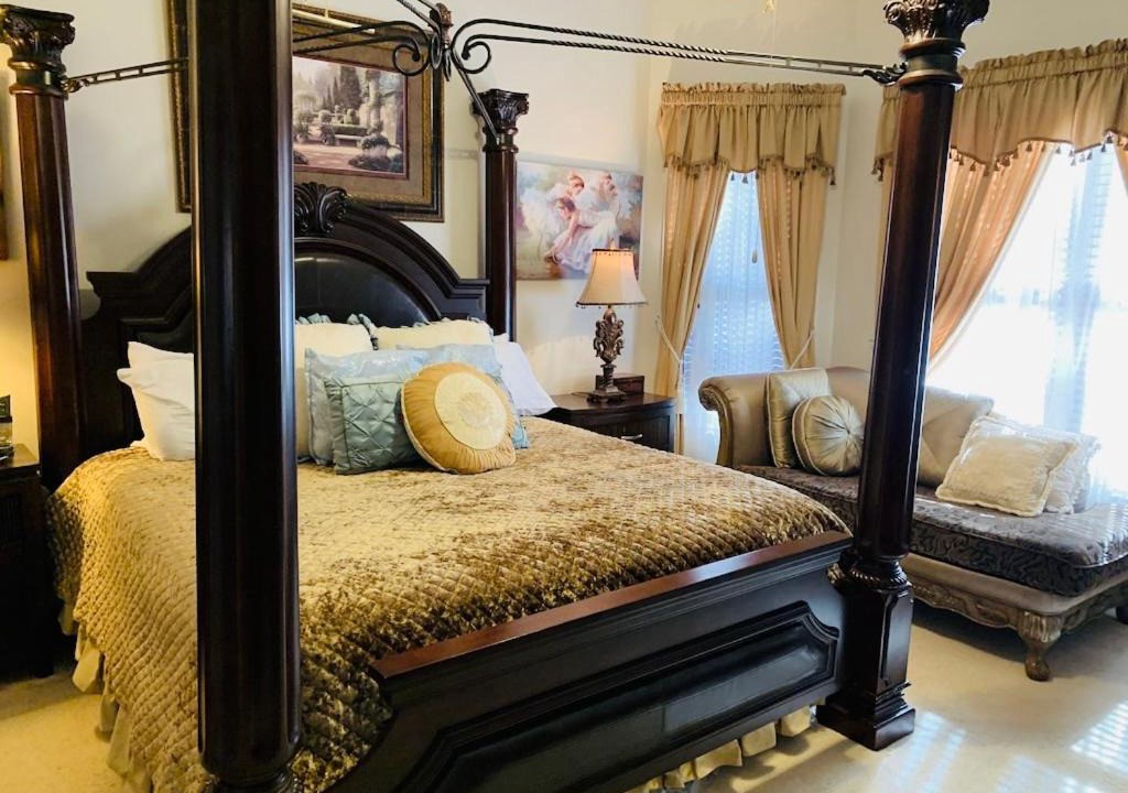 Cliftondale House | A Rare Gem Perfect Getaway 20 Min Frm Airport Luxury home, 6 bedrooms