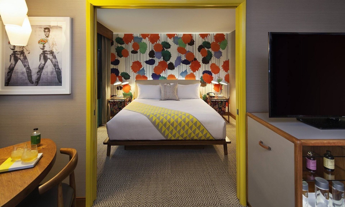 Venice Hotel | A Short Drive from Santa Monica Place! 2 Relaxing Suites, Pool, Bike Rental!