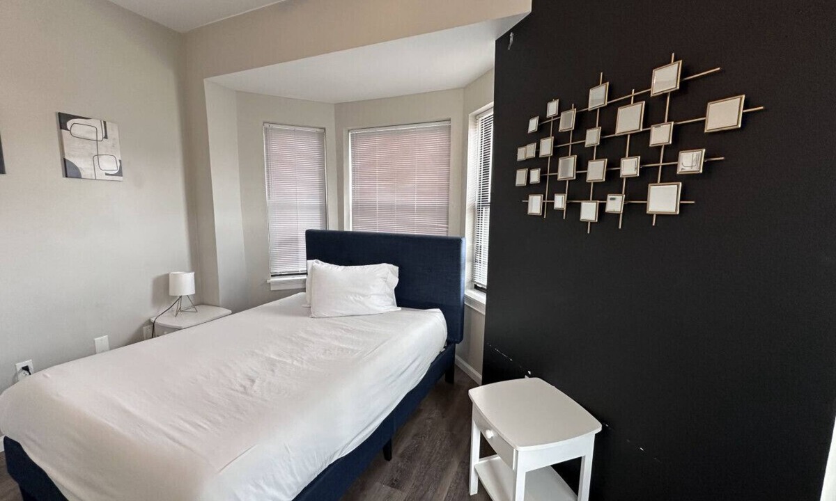 Allentown Apartment | A203 · A-Town’s Finest Modern apt - Free parking