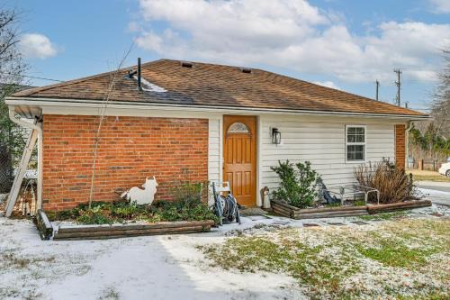 Charlotte House | 'AAG's Comfort Zone' Guesthouse 5 Mi to UNCC!
