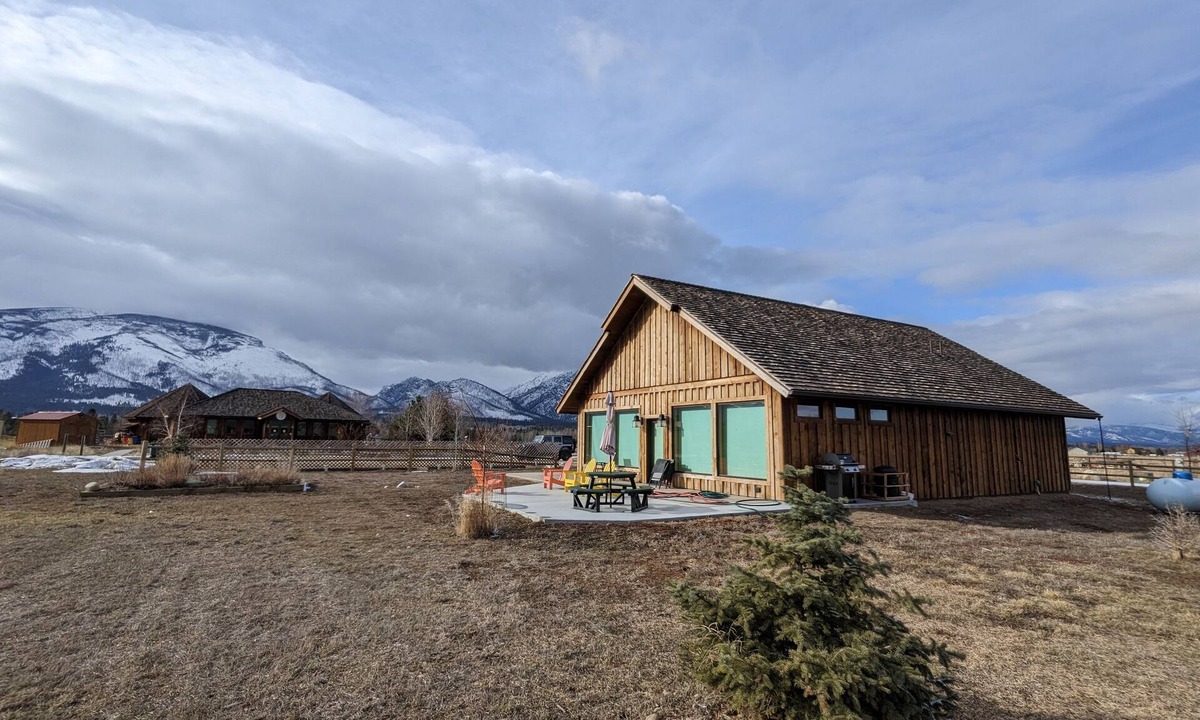 Grantsdale Cabin | ABC acres' Range View Cabin - Agritourism & Adventure in MT's Bitterroot Valley!