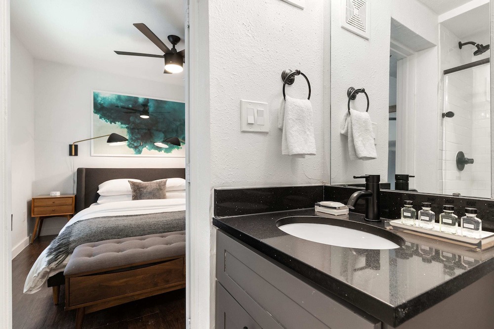 Montrose Apartment | Abode | Montrose | 2-Bedroom