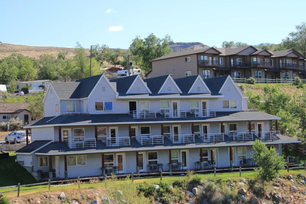 Gardiner Hotel | Absaroka Lodge