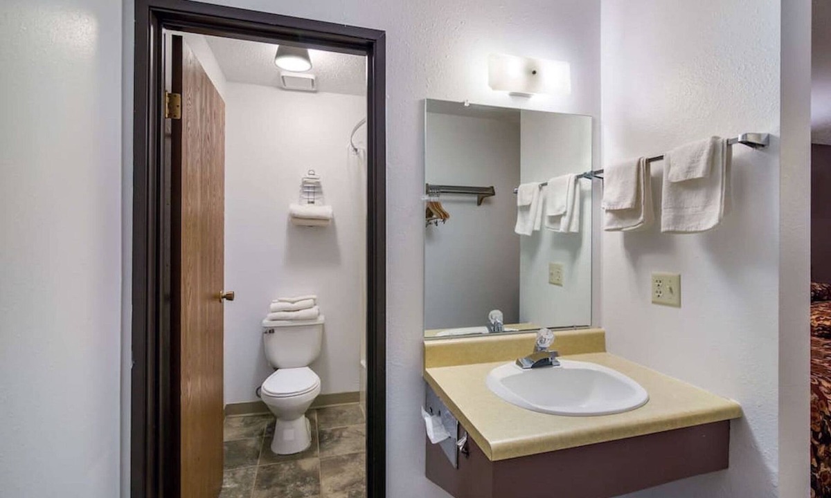 Medora Bed & Breakfast | Actual Drving 30 miles from MEDORA ,Nearby World Class Brewery Near NDMT border