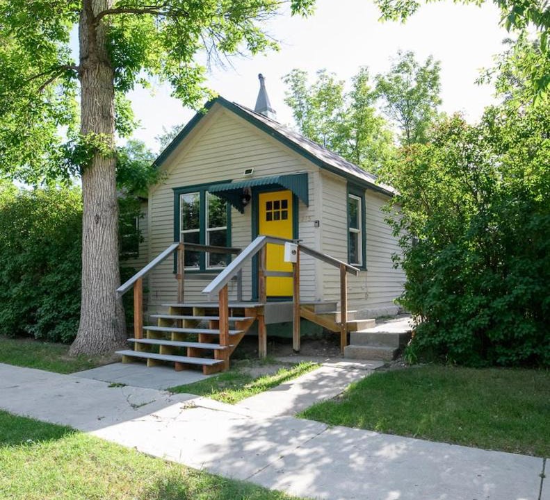 Great Falls House | Adorable and Cozy Bungalow