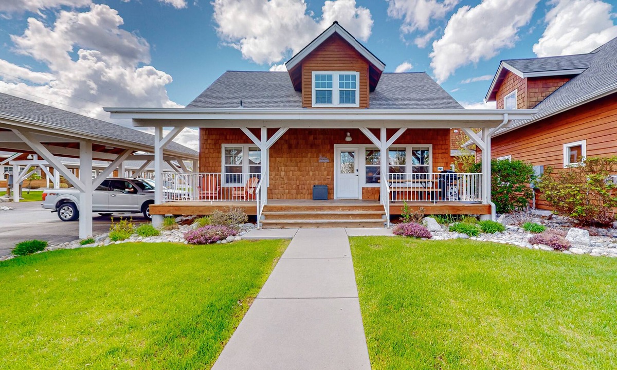 Dover Bay House | Adorable, two-story home with a furnished front porch, fireplace, & washer/dryer
