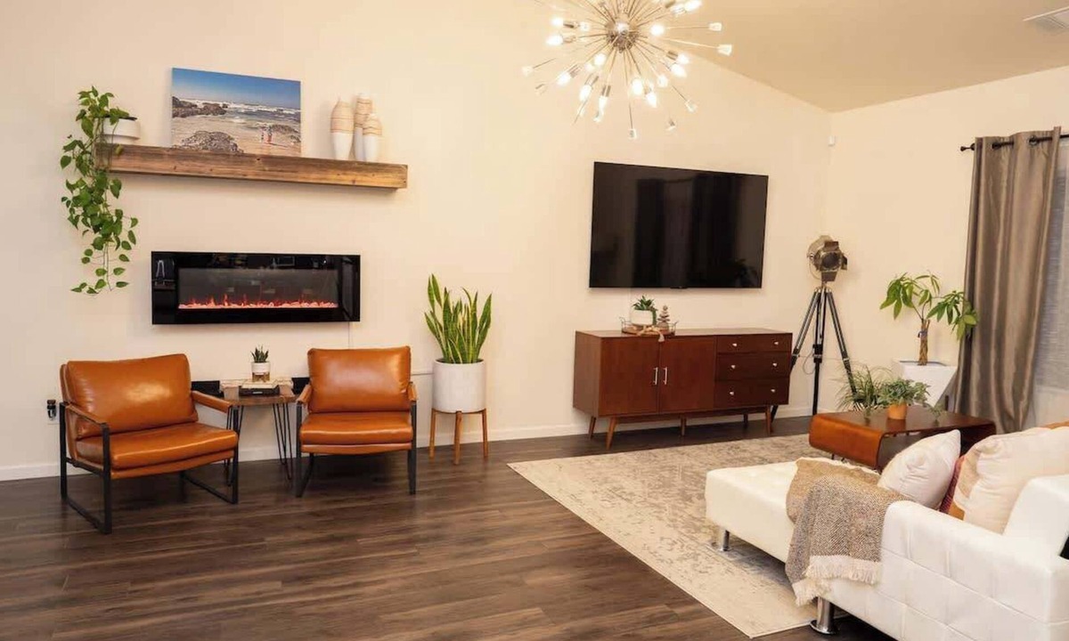 Porterville House | Agave Zen House w/Hot Tub & BBQ Grill!