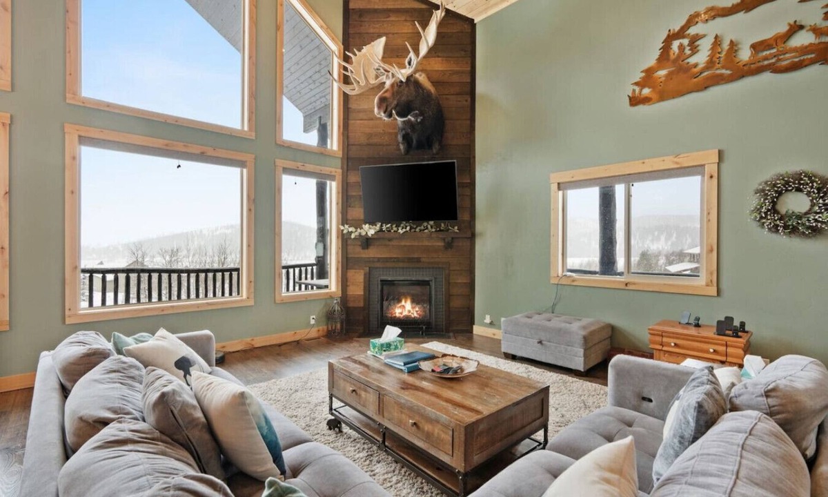 Island Park Apartment | Alaskan Moose Lodge | Yellowstone + Hot Tub, Fire Pit & AC