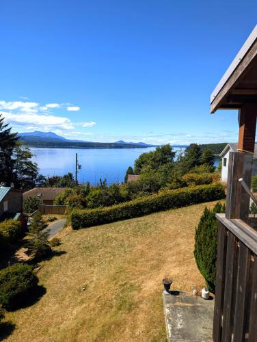 Alert Bay Apartment | Alert Bay, Spacious Executive Suite with Panoramic Ocean Views