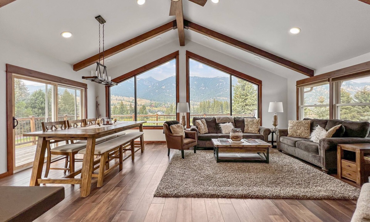 Big Sky House | Amazing Historic Montana House. Hot Tub, Large Deck, On Golf Course A+ Location