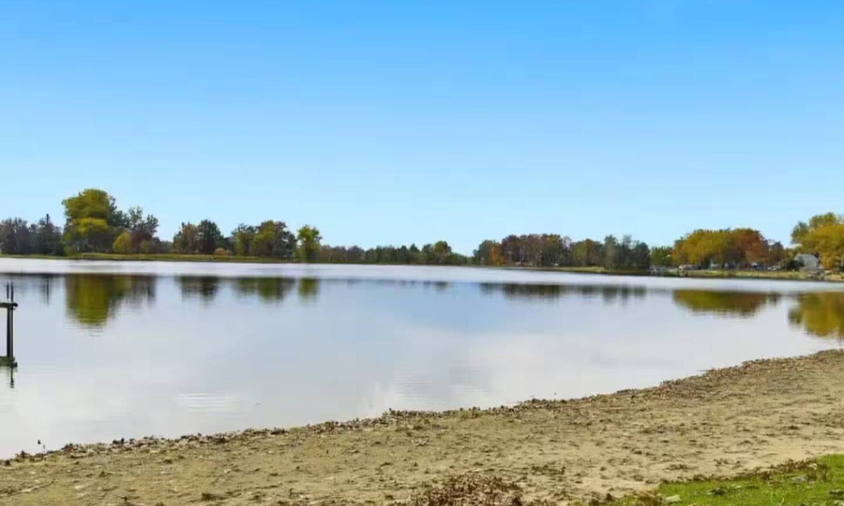 Commerce Township House | Amazing Oasis*Union Lake*Lakehouse*Hot Tub*5-Stars*Kayak*