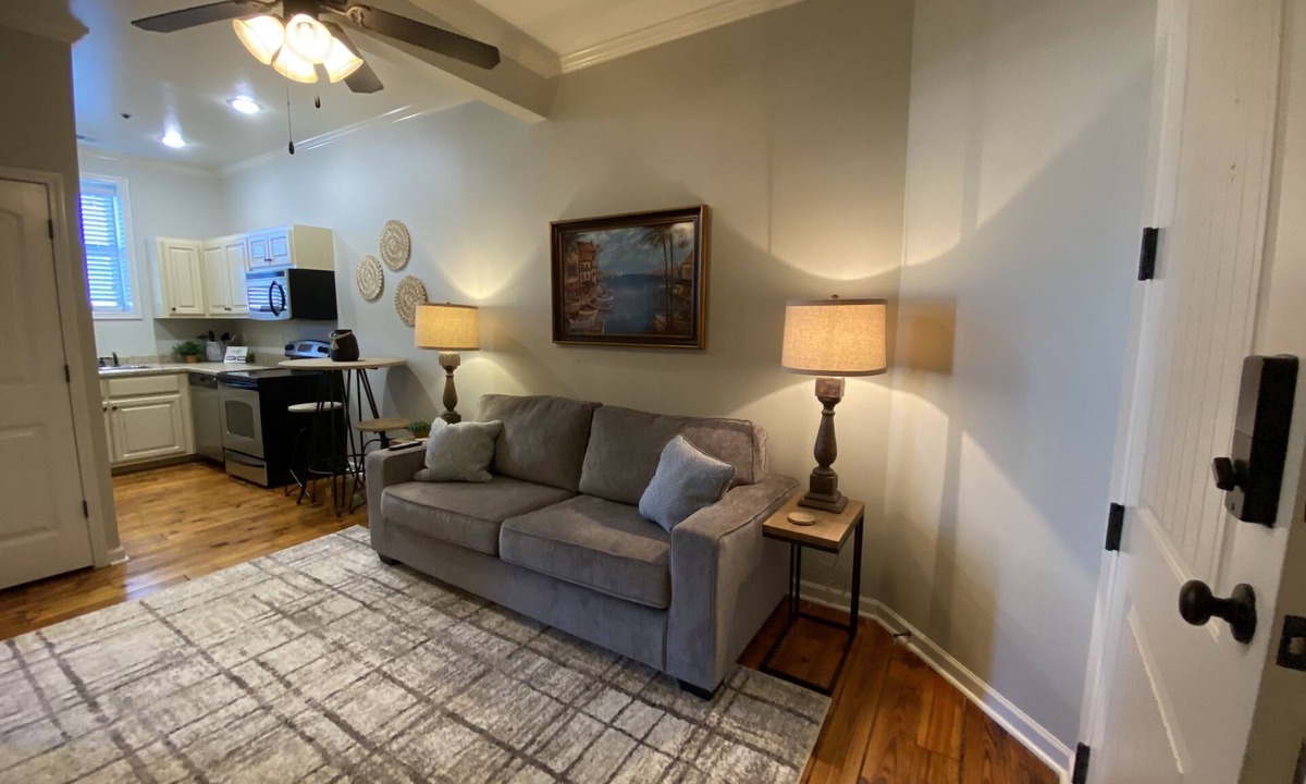 Corinth Apartment | Amazing Suite nestled in downtown Corinth