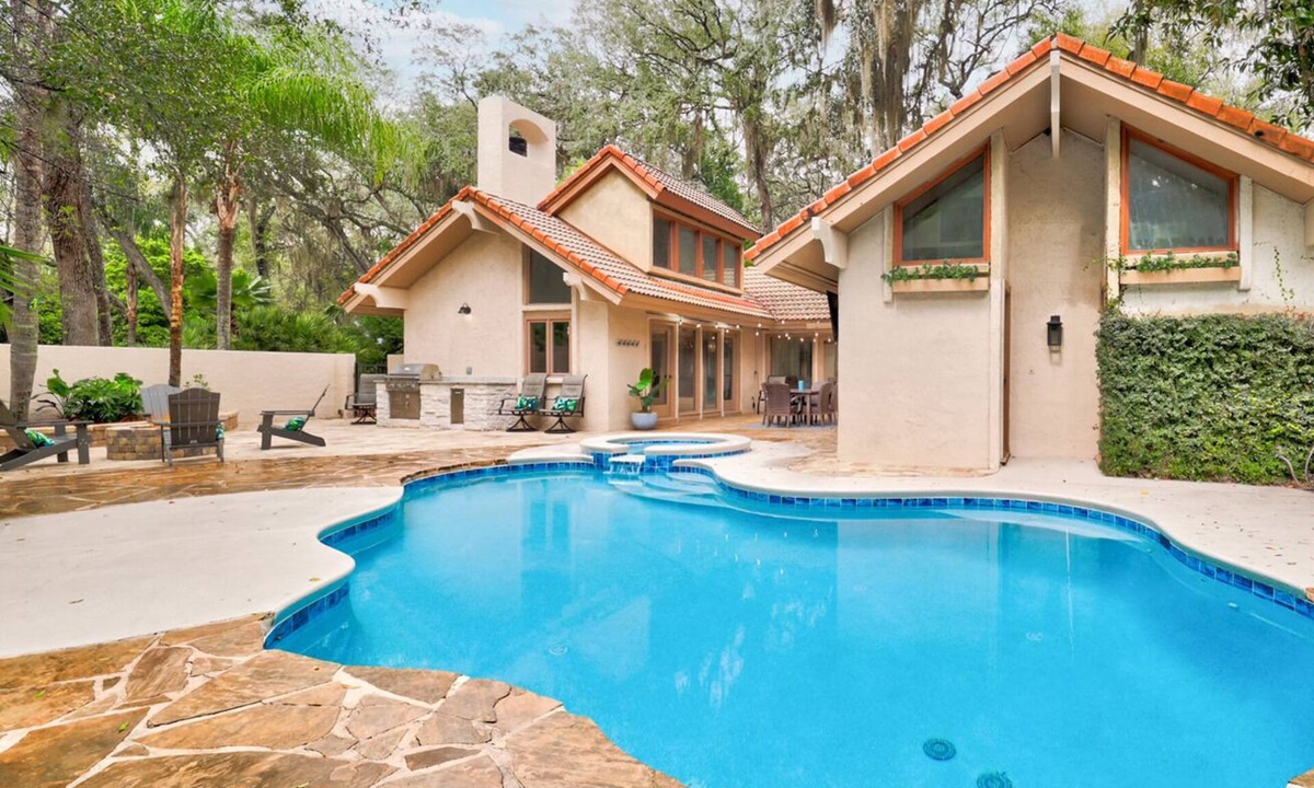 Heron Oaks House | Amelia Island newly renovated with PRIVATE POOL, SPA, GOLF CART, BIKES,and more!