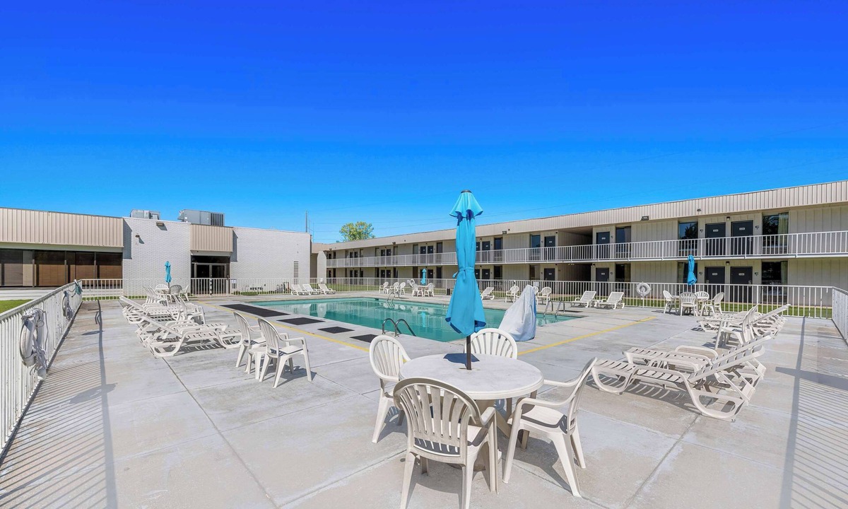 Hamilton Hotel | Americas Best Value Inn Hamilton