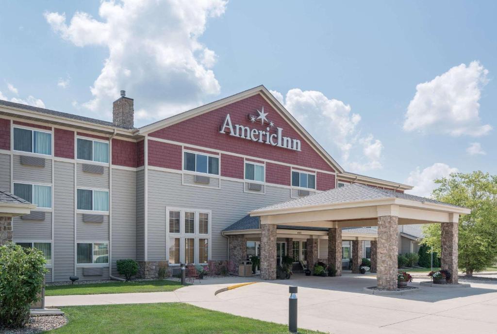 Newton Hotel | AmericInn by Wyndham Newton